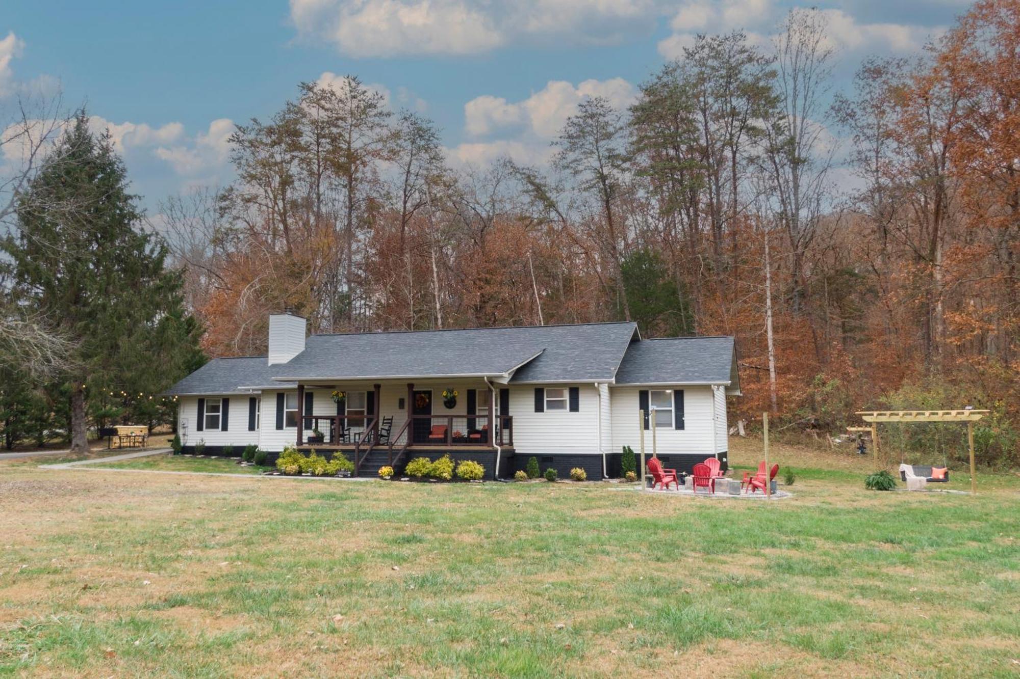Entertainment Galore! Luxurious Property, Spectacular & Peaceful Setting, Great Location, Close To Major Attractions!! Pigeon Forge Buitenkant foto